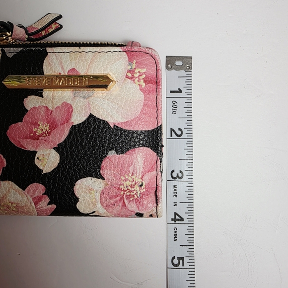 Steve Madden Pink Floral Women's Wallet - Picture 10 of 11